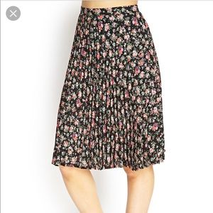 Forever 21 Black and Floral Pleated Midi Skirt M